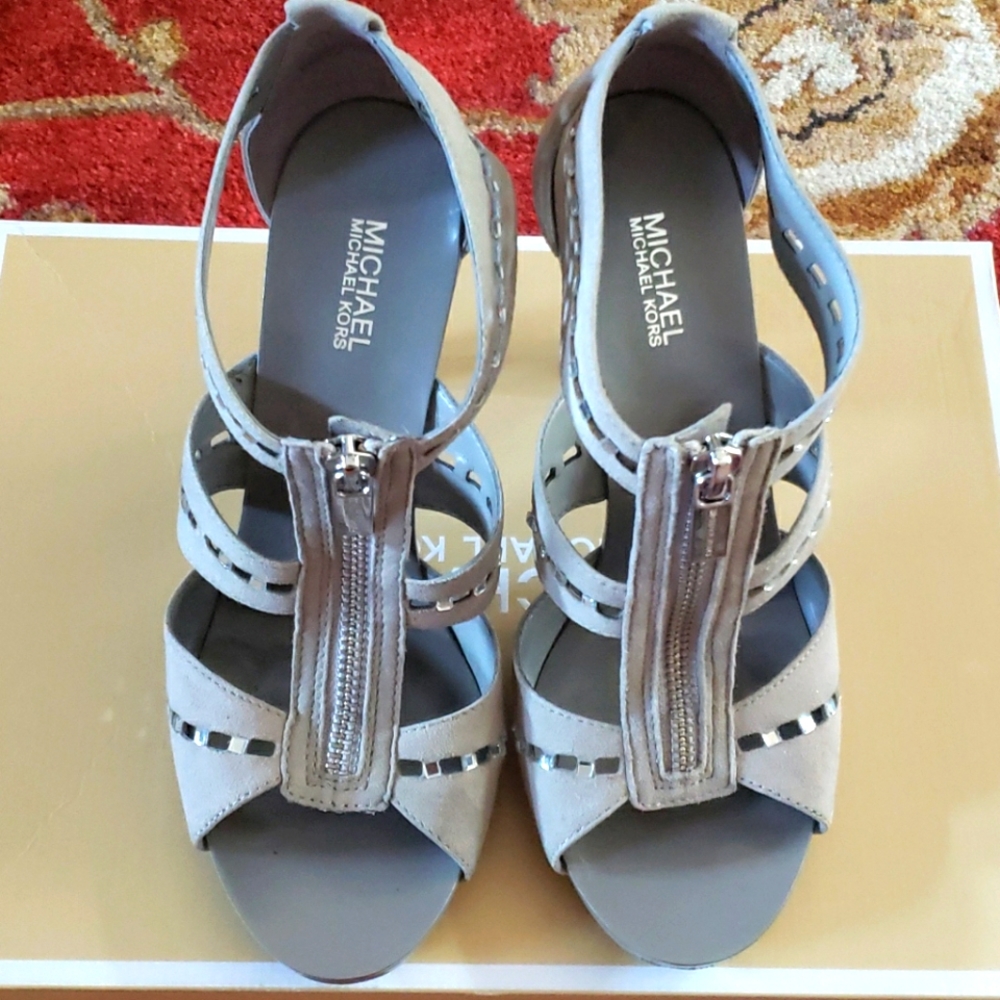 Women's shoes